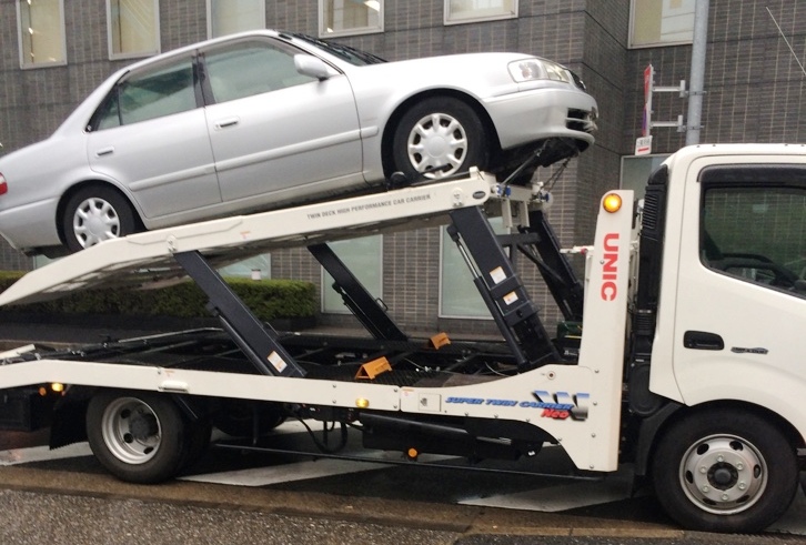 出張引き取りに伺うレッカー車両